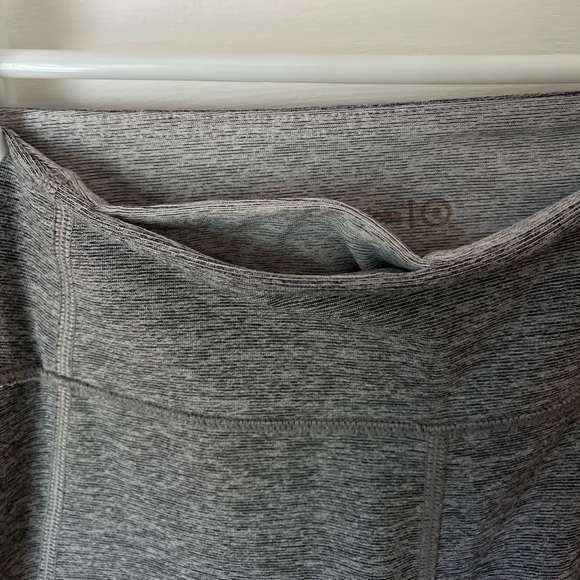 Outdoor Voices Women’s Dipped 7/8 Leggings - Picture 4 of 6